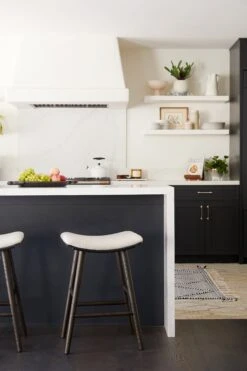 Svetta Counter Stool -MIUBOW Furniture Shop 20190529 eaglerock home15067 retouched 71de262e a175 4367 9904 1e4ddaebaa0e