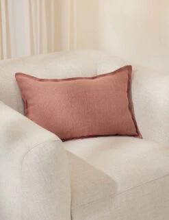 Arlo Linen Pillow -MIUBOW Furniture Shop 20210120 soft deco product lifestyle1669 site crop 7769bbc7 d561 4e4e 989c c8d966d9875c