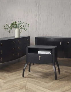 Anabella Console Table 13 Anabella Console Table -MIUBOW Furniture Shop 20210728 FallStudioLifestyle1287 SITECROP 77747f51 50b4 4bc6 a1fc 8e773f1973e0