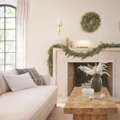 Kristina Pillow -MIUBOW Furniture Shop 20210804 HOLIDAY2117202 SITECROP 3 c2a42c54 cd9e 4e93 82ea d28b72fc63b9