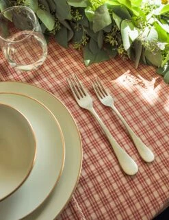 Katherine Plaid Tablecloth By Heather Taylor Home -MIUBOW Furniture Shop 20210804 HOLIDAY212009 SITECROP 91315143 3533 404e a673 3315ff5c3499