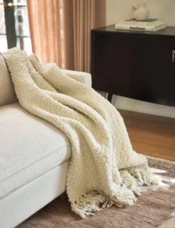 Olema Handwoven Throw -MIUBOW Furniture Shop 20210804 HOLIDAY212618 SITECROP