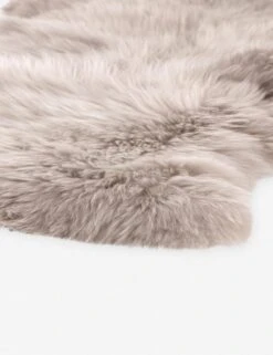 Vale Ombre Sheepskin Throw -MIUBOW Furniture Shop 231321 001 DET 1