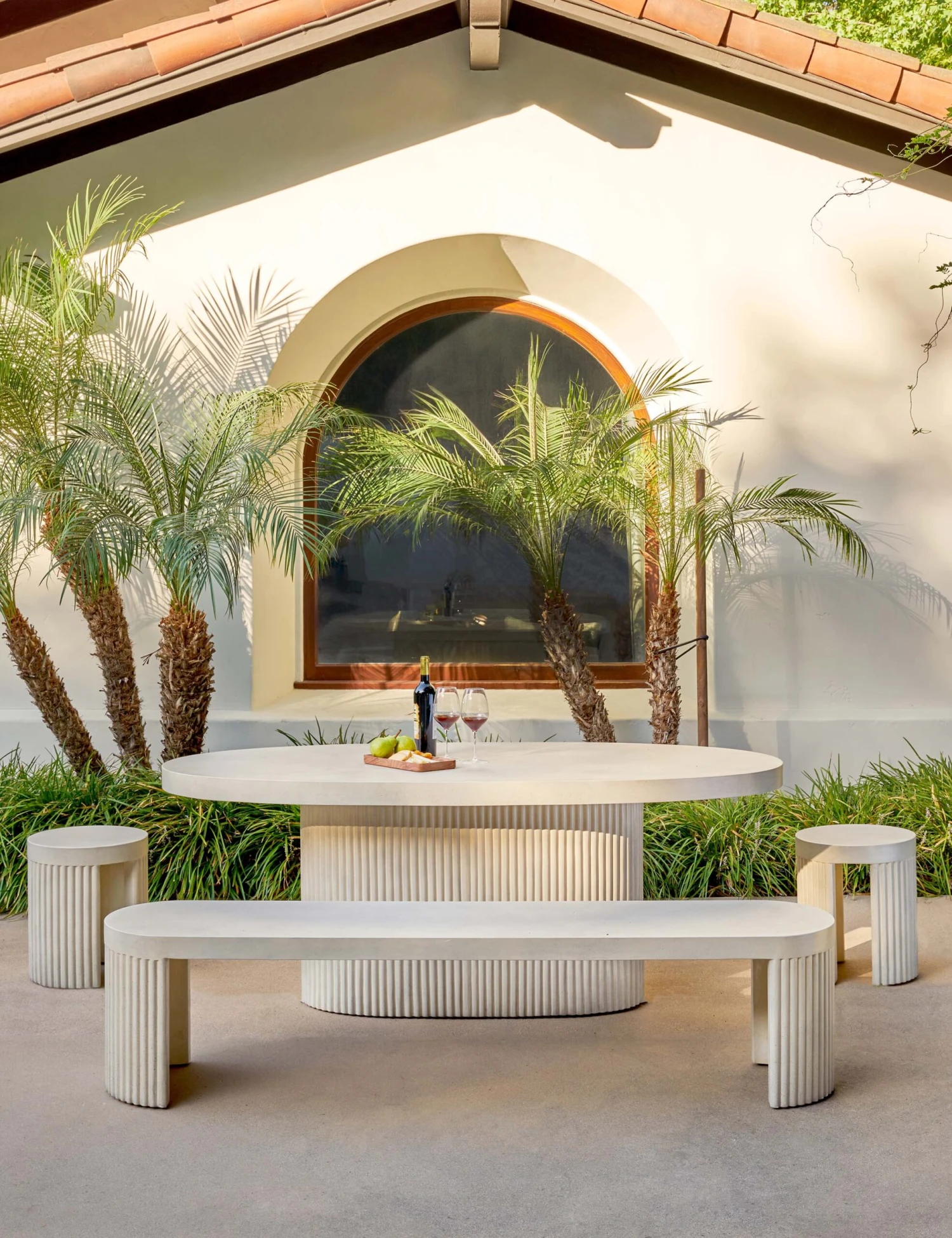 Lelia Indoor / Outdoor Oval Dining Table 2 Lelia Indoor / Outdoor Oval Dining Table - Image 2