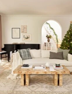 Kristina Pillow -MIUBOW Furniture Shop 6 HolidayLivingRoom DONE Hcopy SITECROP 018e6f2f d1f5 46c3 8533 72114f1c0214