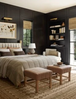 Roy Linen Pillow -MIUBOW Furniture Shop Bedroom2 190831 Ottoman SITECROP 2 1 210301f8 7be5 45a5 a9be f8a8e9ed3e29