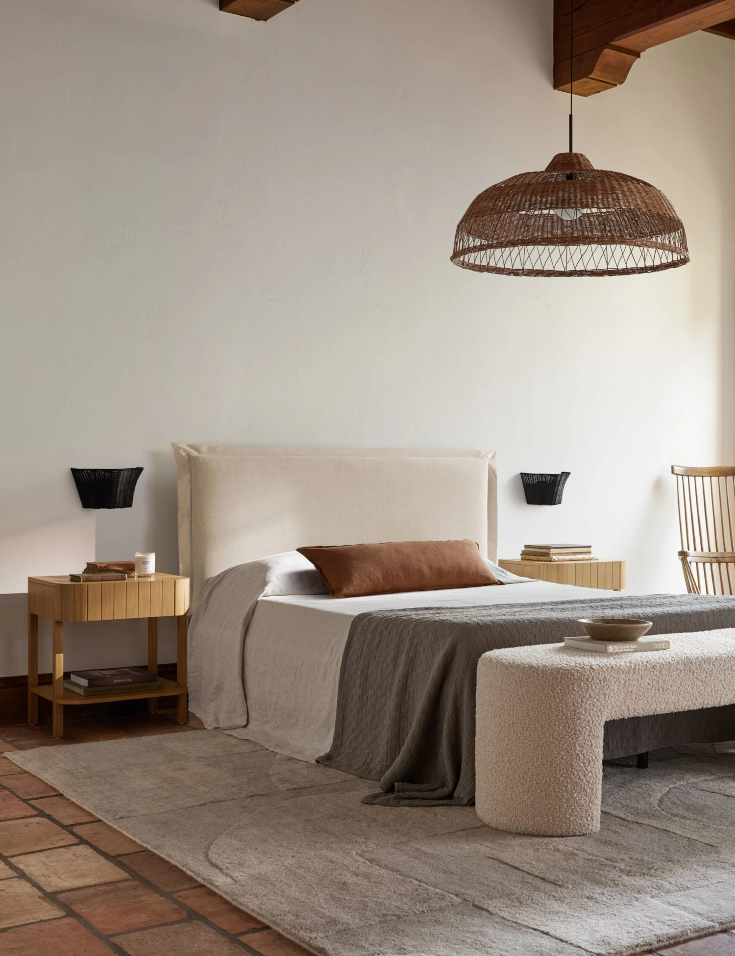 MIUBOW Furniture Shop -MIUBOW Furniture Shop BedroomI FiaRug 0078 V1 BlackSconces SITECROP 2 scaled