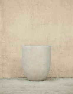 Bradford Planters By Campania International -MIUBOW Furniture Shop BradfordPlanter Medium IvorybyCampaniaInternational 1700 737bed2f bd16 4f69 9d0e d2d1004dc326