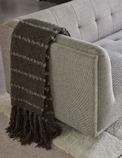 Pismo Throw -MIUBOW Furniture Shop CostaRugLivingRoom 4586 SITECROP 433fdc8e bb1b 43ce 9a8e a9c39bc51cfe