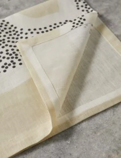 Course Linen Napkins (Set Of 4) By Hadiya Williams -MIUBOW Furniture Shop CourseLinenNapkins Setof4 byHadiyaWilliams A0655722 1118