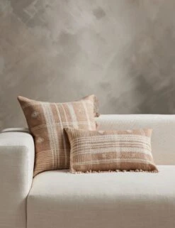 Kavia Pillow -MIUBOW Furniture Shop CourseSilkPillow 0829 SITECROP 2 9b05682c 1eed 4a63 859a d598053f57e3