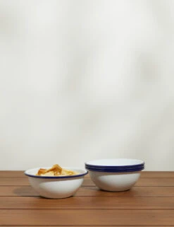 Enamelware Cereal Bowl (Set Of 4) By Crow Canyon -MIUBOW Furniture Shop EnamelwareCerealBowl 20oz BlueRim Setof4 7506
