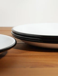 Enamelware Dinner Plate (Set Of 4) By Crow Canyon -MIUBOW Furniture Shop Enamelware Dinner Plate Black Rim Set of 4 9790