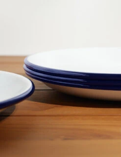 Enamelware Dinner Plate (Set Of 4) By Crow Canyon -MIUBOW Furniture Shop Enamelware Dinner Plate Blue Rim Set of 4 9790