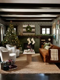 Louise Throw By MINNA 20 Louise Throw By MINNA -MIUBOW Furniture Shop Garlands 14333 ver1 Swatch SITECROP ce14e828 5147 4503 8dd4 b3f4a6ff66a5