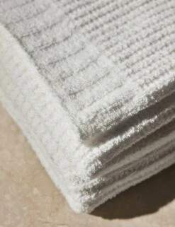 Knit Waffle Weave Throw By Kashwere -MIUBOW Furniture Shop KnitWaffleWeaveThrowbyKashwere White 13835 SITECROP c3c01ac5 7711 44d5 a18e 806713937991