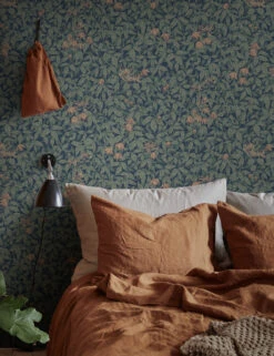 Scalamandre Linnea Wallpaper By Sandberg -MIUBOW Furniture Shop Linnea midnight blue 838 76 SITECROP