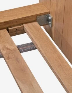 Siegel Platform Bed -MIUBOW Furniture Shop RP 1040 24 04 1 28a89cde f9d9 40ed b586 af14da9223fb