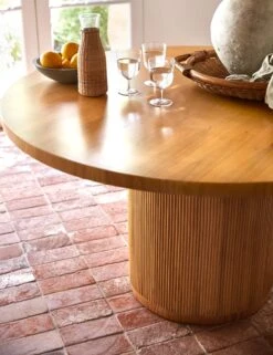Elvia Round Dining Table 7 Elvia Round Dining Table -MIUBOW Furniture Shop SS23 GabriellaRoundDiningTable 207 detail