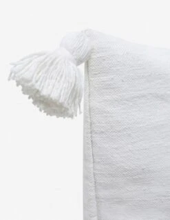 Sami Pillow -MIUBOW Furniture Shop SamiPillow White 2614 f92cbe68 cf1c 4a57 b5e1 72ab3f8a24dc