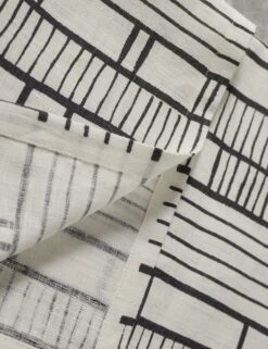 Sector Linen Napkins (Set Of 4) By Hadiya Williams -MIUBOW Furniture Shop SectorLinenNapkins Setof4 byHadiyaWilliams A0655723 1120