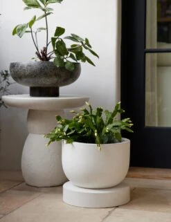Dreama Indoor / Outdoor Planter -MIUBOW Furniture Shop SmallPlanter CasualDining 16800 SITECROP 1