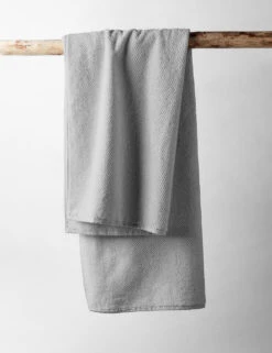 Air Weight Bath Towel By Coyuchi -MIUBOW Furniture Shop air weight fog hanging 2