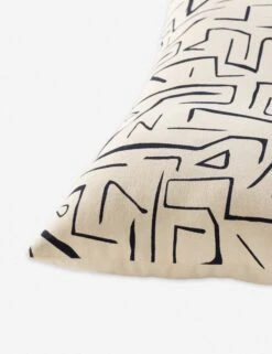 Emi Pillow -MIUBOW Furniture Shop bgo004 detail corner