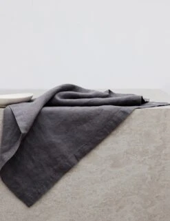 Linen Table Napkins (Set Of 4) By Cultiver 21 Linen Table Napkins (Set Of 4) By Cultiver -MIUBOW Furniture Shop cultiver linen table napkins set of 4 charcoal gray 1