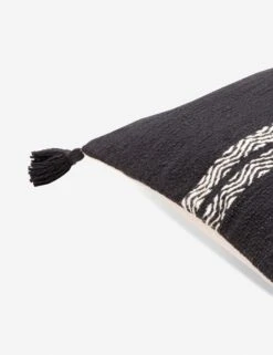 Ryla Lumbar Pillow -MIUBOW Furniture Shop jie002 detail corner 001