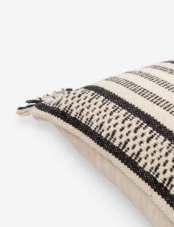 Pranav Pillow -MIUBOW Furniture Shop jna001 detail corner