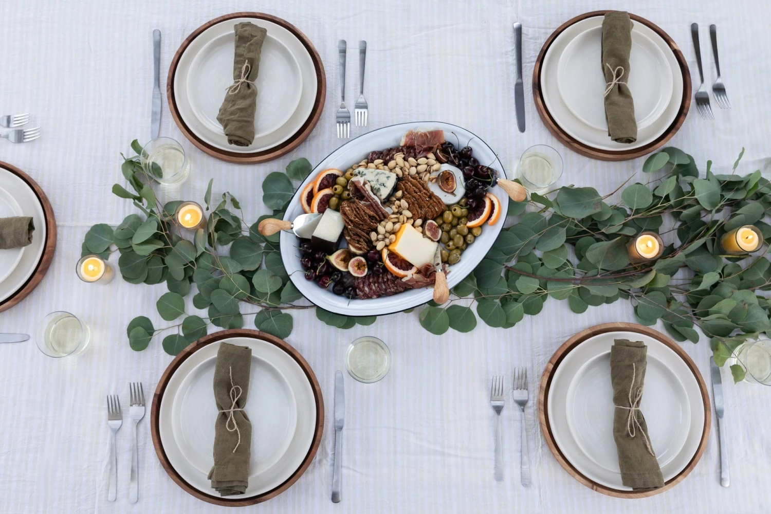 Linen Table Napkins (Set Of 4) By Cultiver 2 Linen Table Napkins (Set Of 4) By Cultiver - Image 2