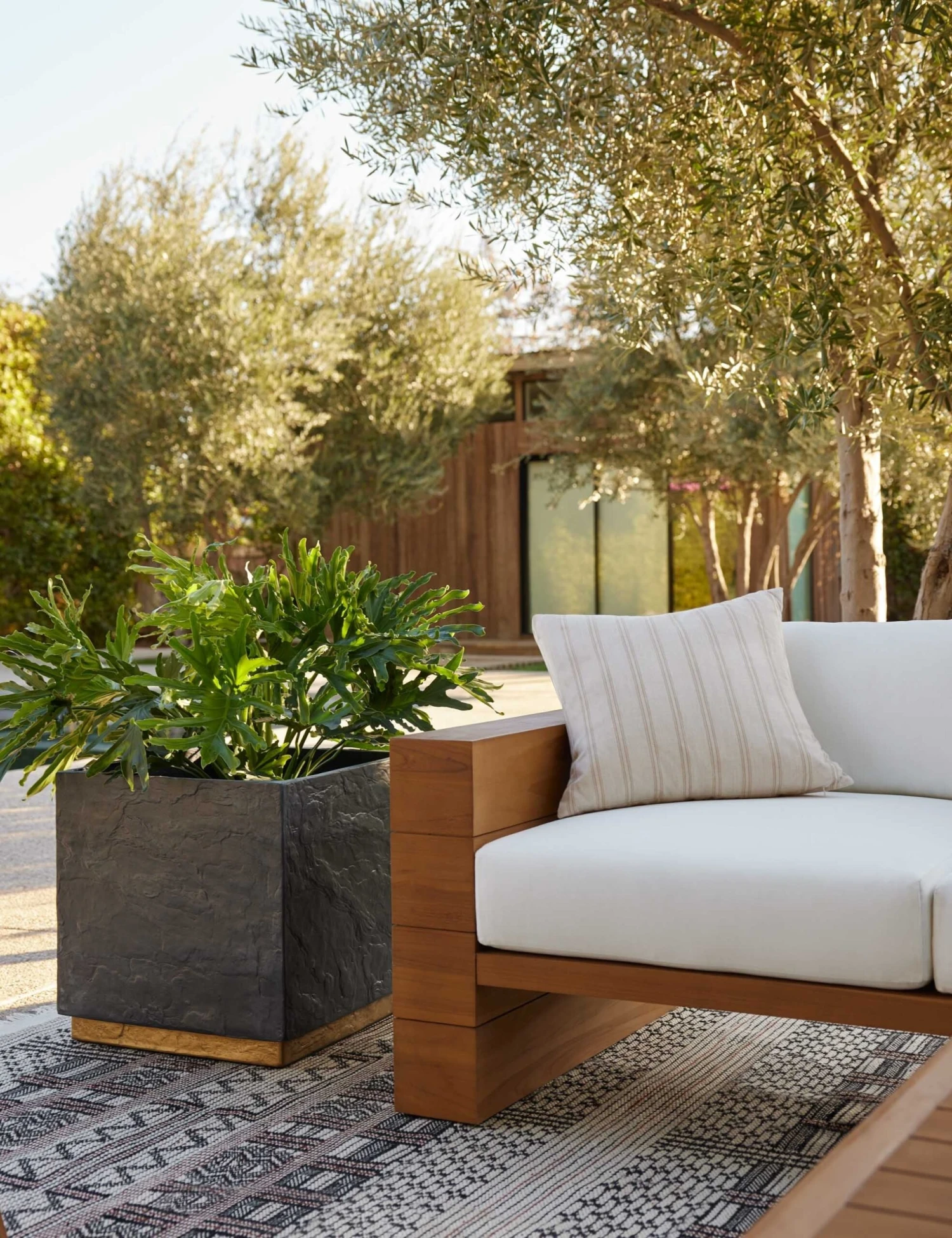 Livia Indoor / Outdoor Planter Pot 2 Livia Indoor / Outdoor Planter Pot - Image 2